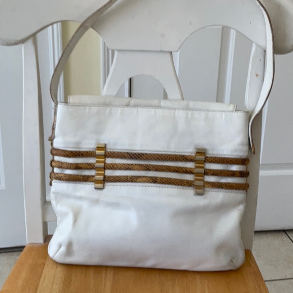 BellidoWhite Leather Shoulder Bag with Gold Accents Vintage - Picture 5 of 7